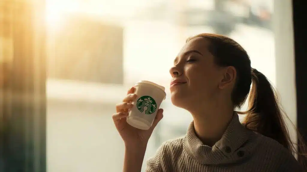 Crisis en Starbucks, Descenso en Ventas y Estrategia de Expansión